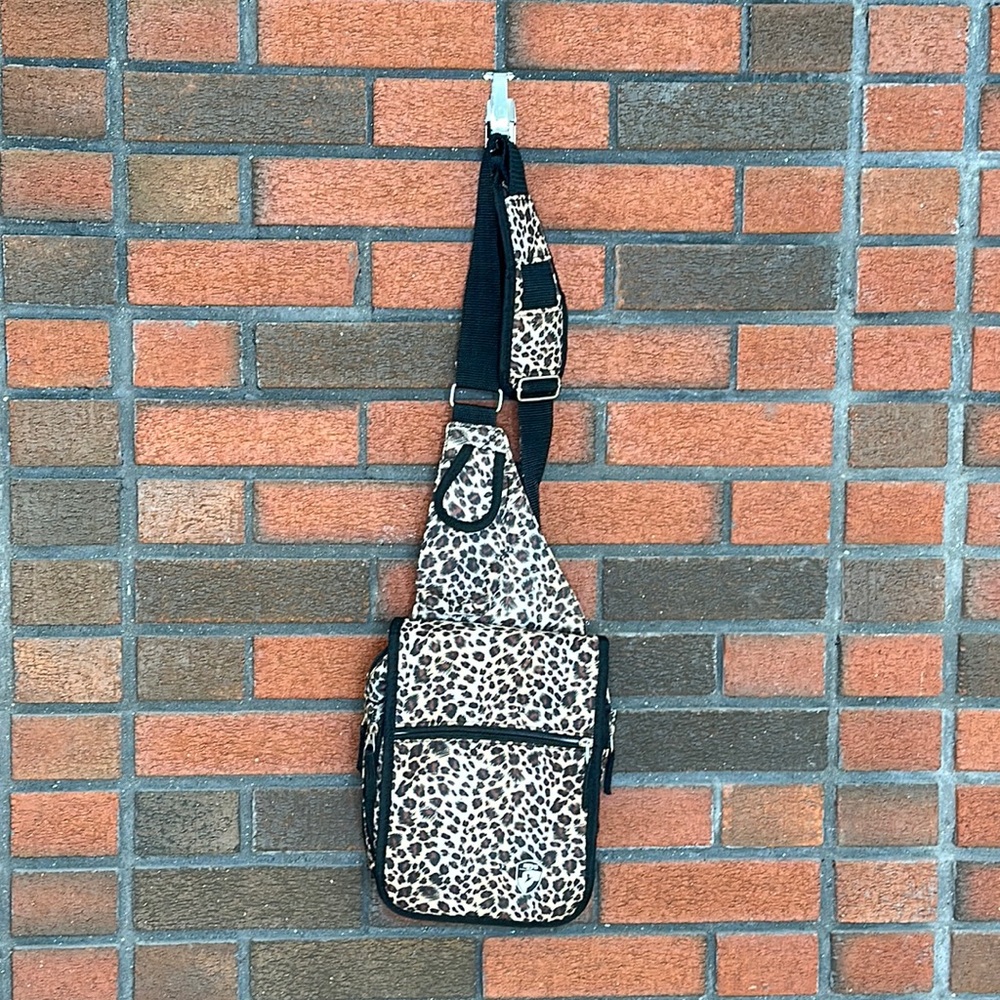 Heys Travelmate V3 crossbody leopard print